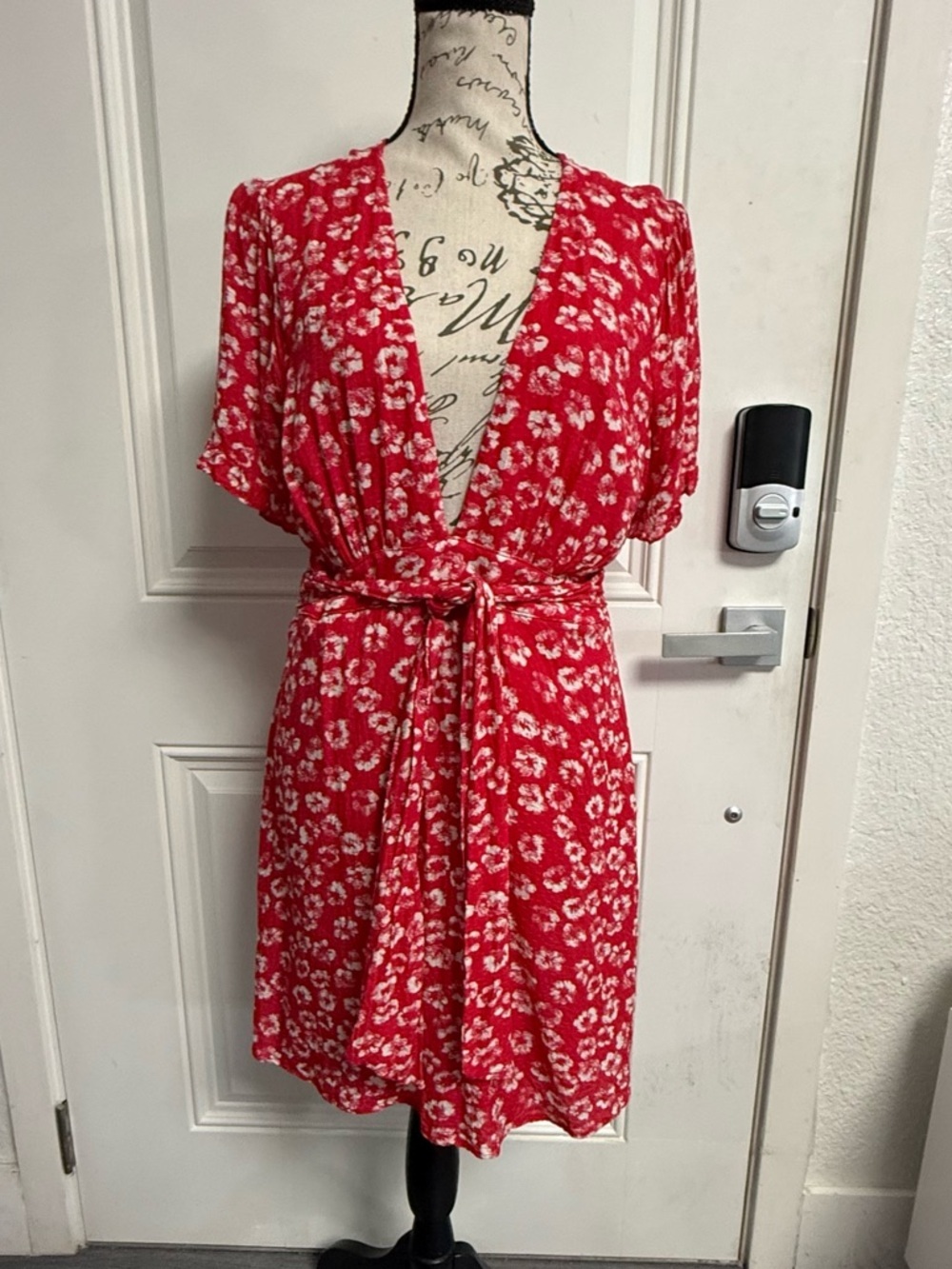 Lulus Red Floral Mini Dress - Deep V-Neck Short Sleeve Wrap Front - Size M